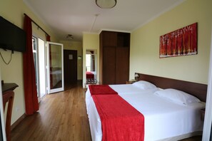 Deluxe Double Room, Hill View | Free WiFi - Valley View Hotel Encumeada (Ribeira Brava)