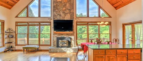 Smart TV, fireplace, DVD player, books