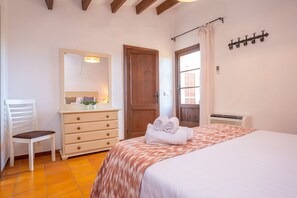5 Schlafzimmer, BĂŒgeleisen/BĂŒgelbrett, kostenloses WLAN, BettwĂ€sche