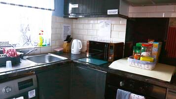 Nhà | Bếp riêng | Tủ lạnh, lò vi sóng, lò nướng, ấm điện