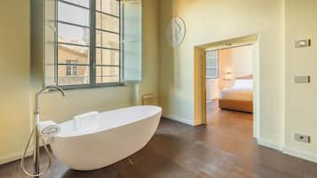 Golden Honey Suite | Djupt badkar