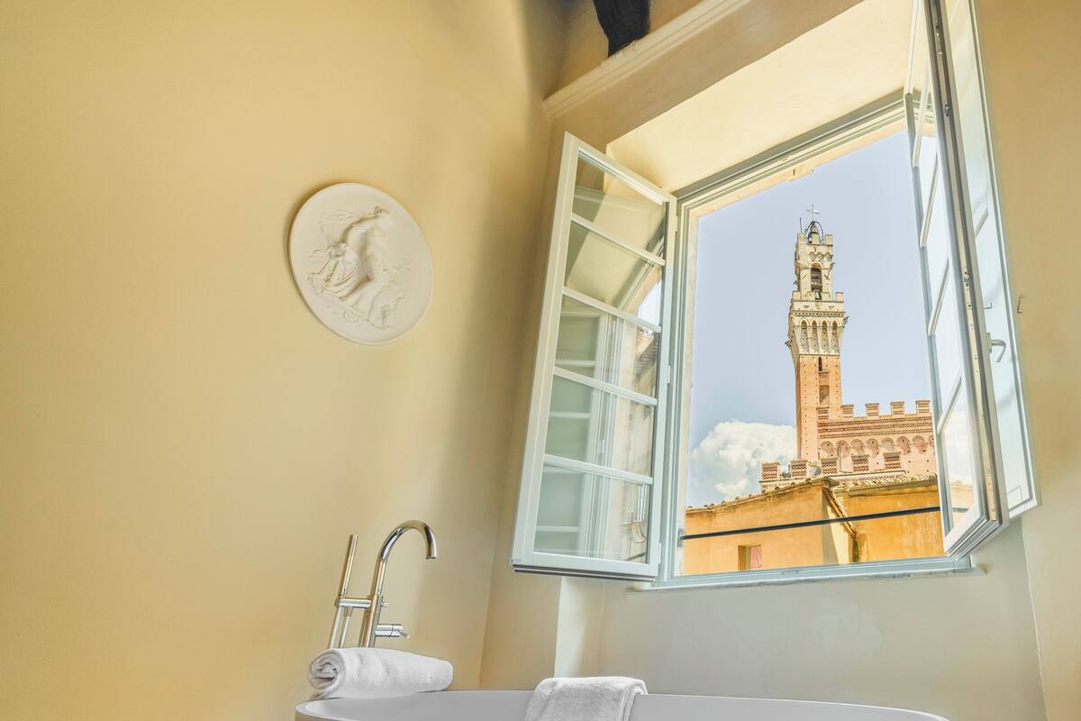 Golden Honey Suite | Deep soaking bathtub