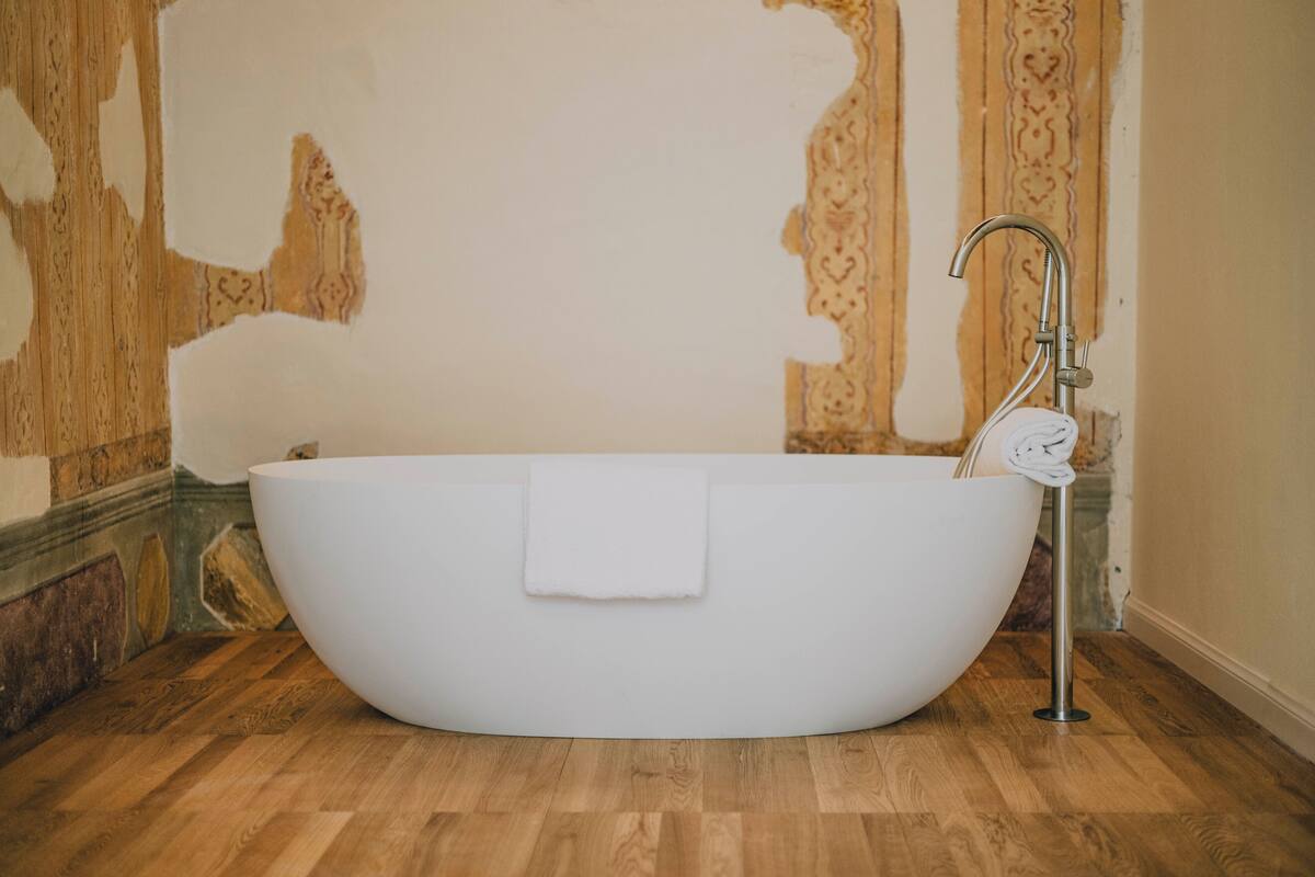 Orange Sunset Suite | Deep soaking bathtub