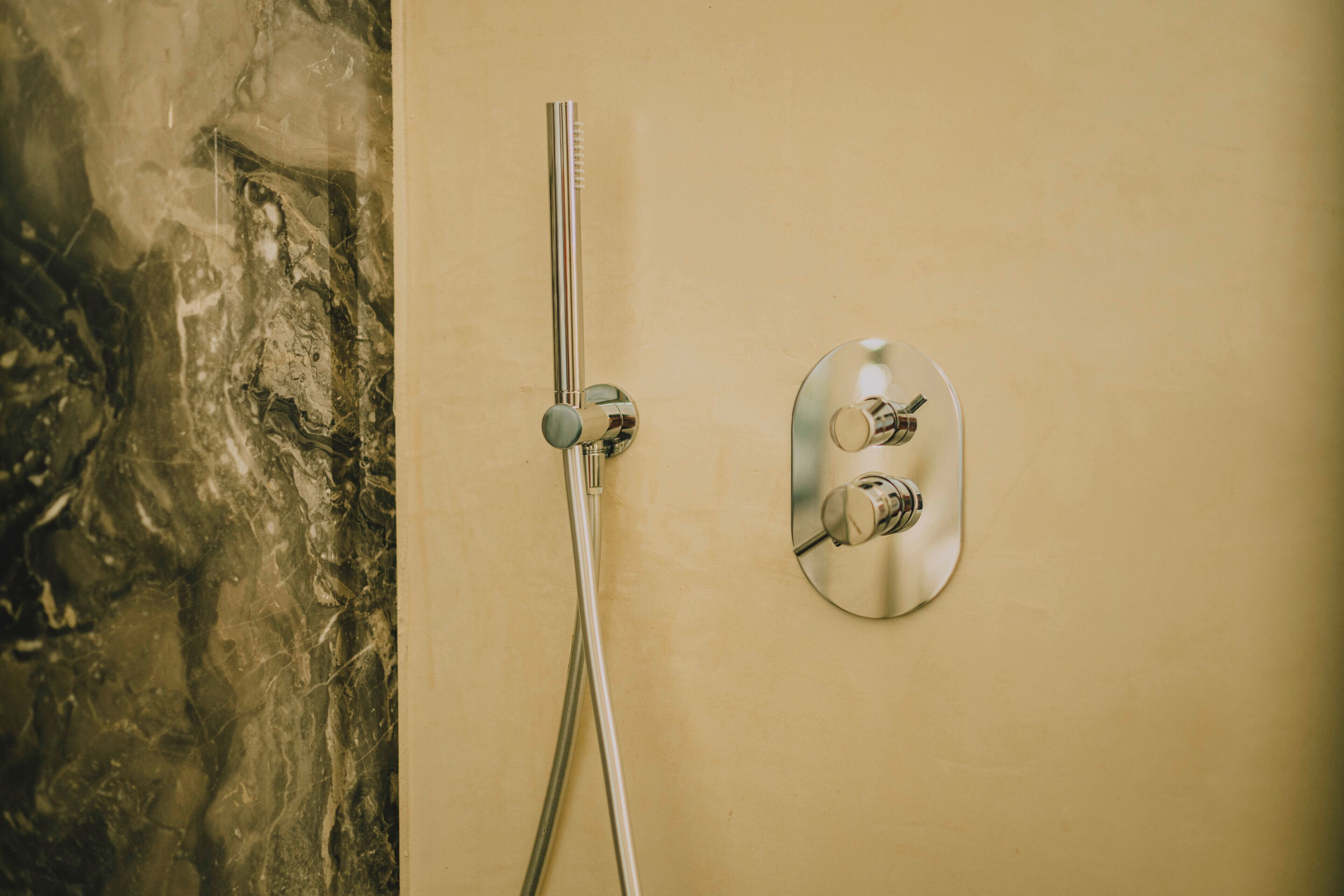 Regadera en el baño