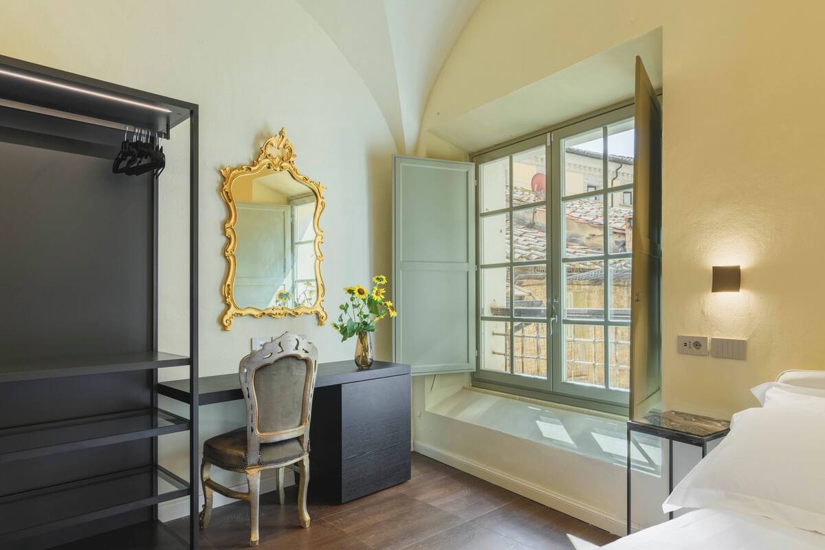 Silver Luxe Suite | 1 bedroom, premium bedding, down comforters, memory foam beds