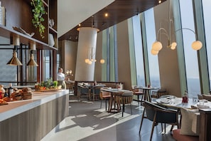 3 restaurants, lunch, dinner, brunch served; Greek cuisine - Mandarin Oriental Downtown, Dubai (Dubai)