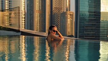 2 indoor pools, 3 outdoor pools
