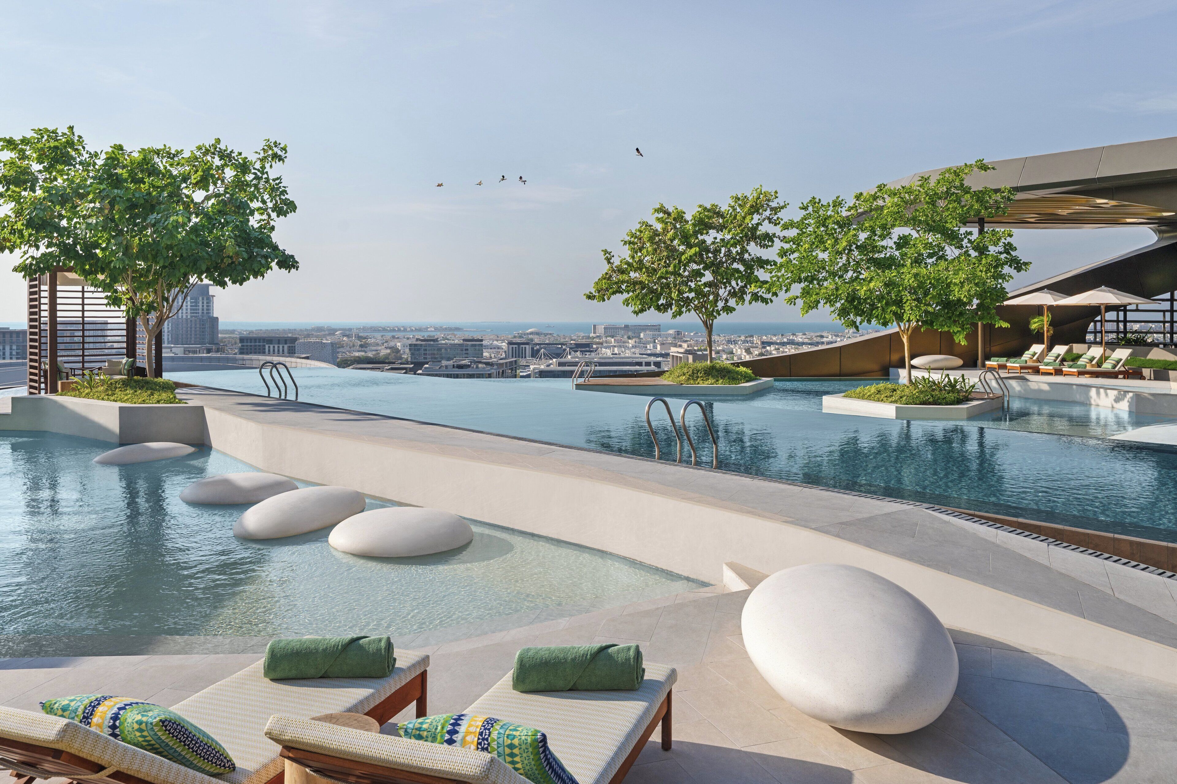 3 restaurants servant le déjeuner et le dîner, plats Cuisine grecque