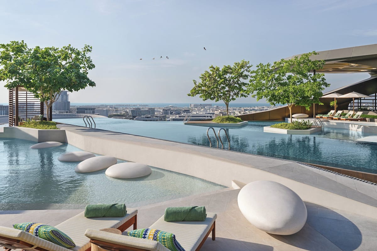 3 restaurantes; se sirve almuerzo, cena y brunch; cocina griega