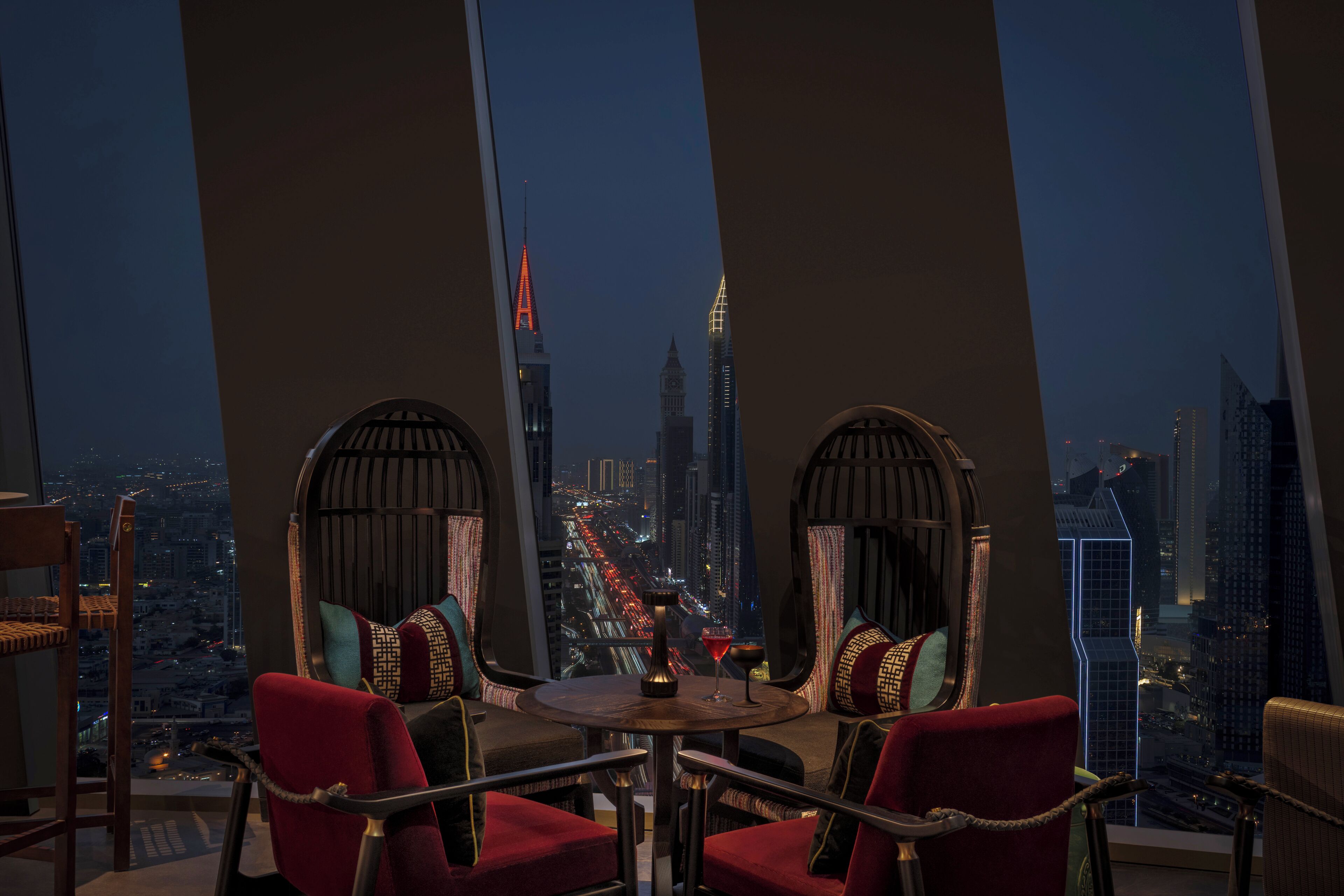 3 restaurants; lunch, dinner, and brunch served
