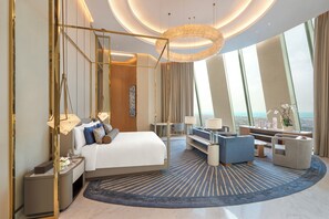 Royal-Penthouse | Zimmersafe, laptopgeeigneter Arbeitsplatz, Verdunkelungsvorhänge