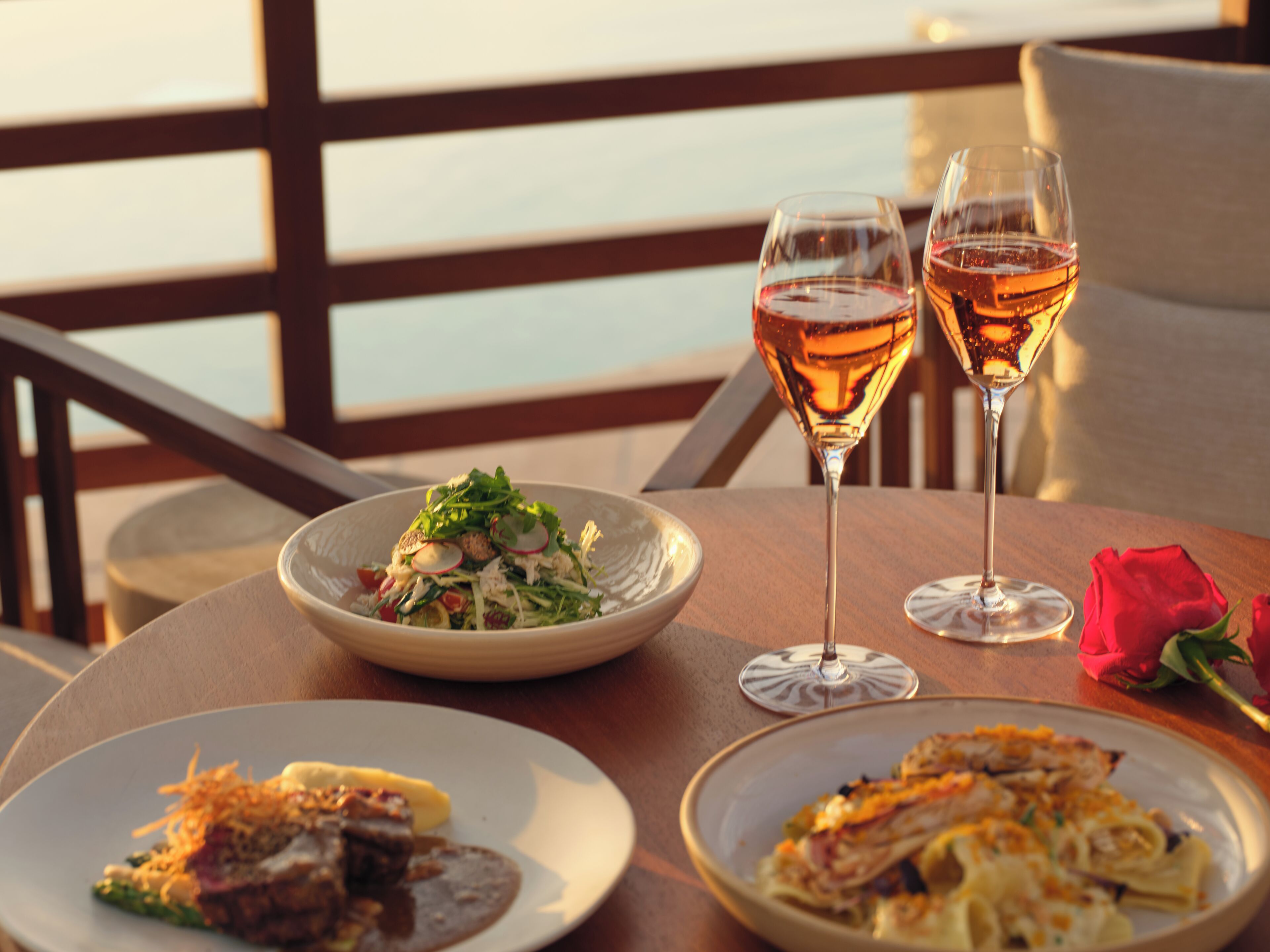 3 restaurants servant le déjeuner, le dîner et le brunch