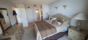 2 عدّة غرف نوم ومكواة/لوح كي وواي فاي وملاءات أسرّة