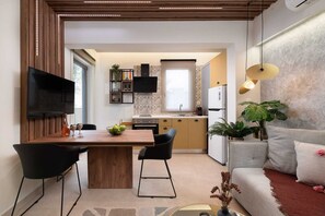 Fridge, microwave, oven, coffee/tea maker