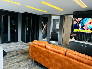 Deluxe Apartment, City View | Living area - SUITES H&A 911 (Bogotá)