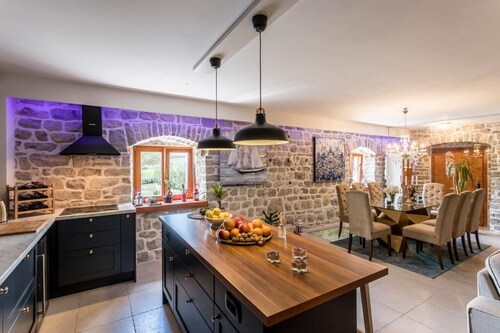 Villa Draga, heritage pool villa in Split