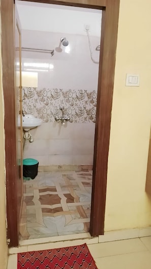 Free WiFi, bed sheets - Trisha Guest House Baguiati (Barasat)