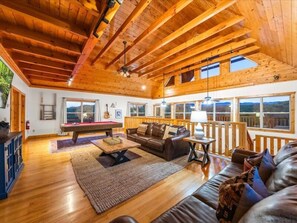 تلفزيون ذكي، مدفأة، ألعاب فيديو