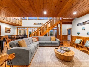 TV connectée, cheminée, jeux vidéo