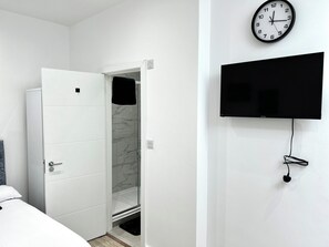 1 bedroom, iron/ironing board, free WiFi, bed sheets - Cozy Fully Equipped Loft Studio City Centre (Maidstone)