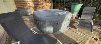 4 Guests: River & Garden Charm