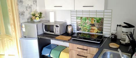冰箱、微波炉、炉灶、茶具/咖啡用具