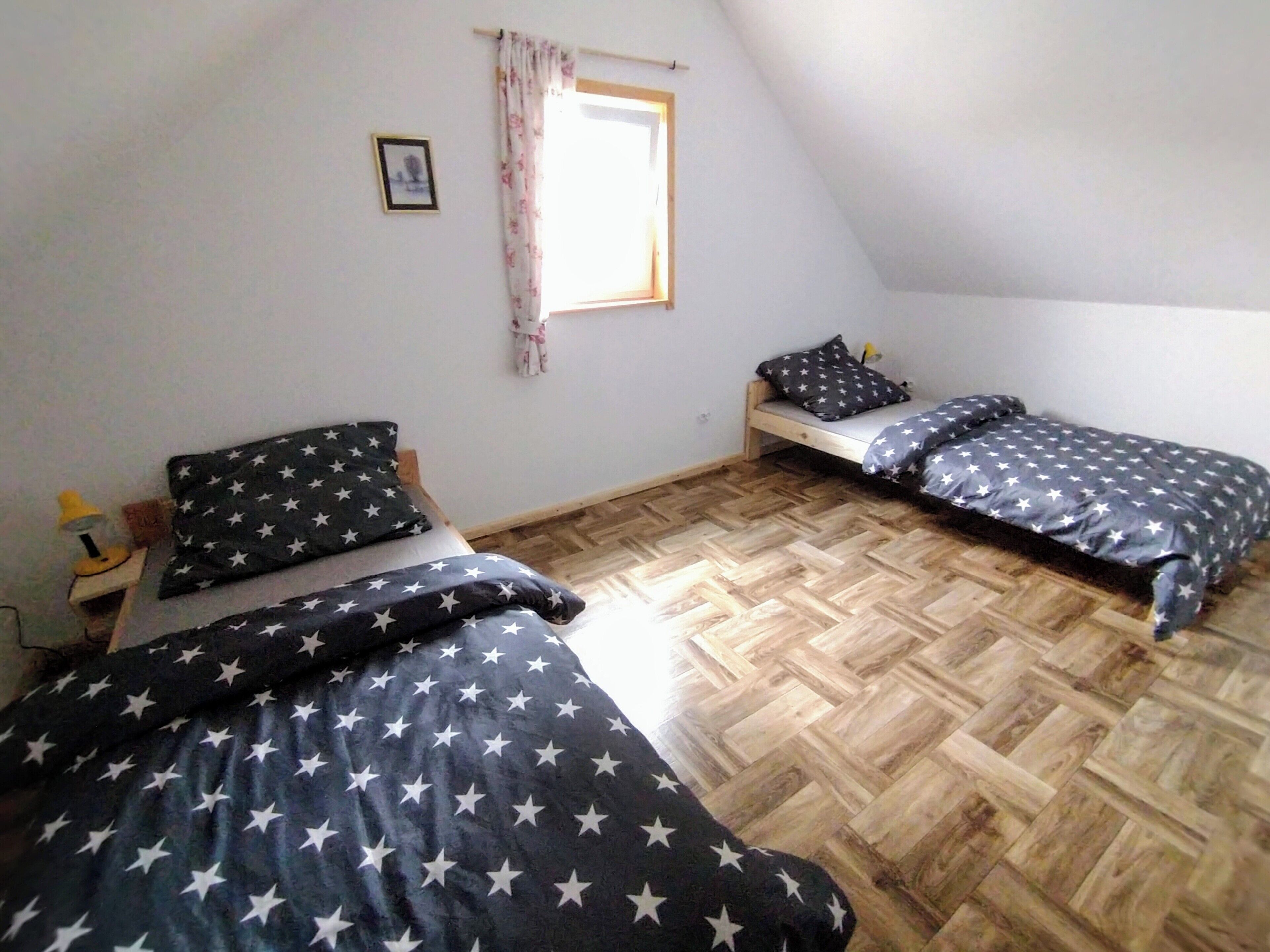 2 makuuhuonetta, ilmainen Wi-Fi, vuodevaatteet