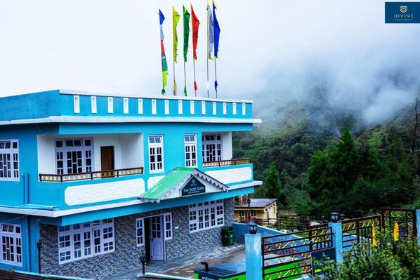 ด้านหน้าที่พัก