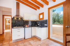 Coffee/tea maker, fridge, stovetop, high chair