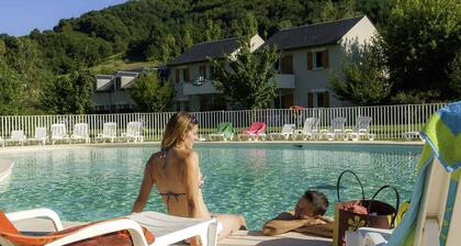 Charmante Résidence au Pied du Plateau de L'aubrac Saint Geniez D'olt 2 Piscine