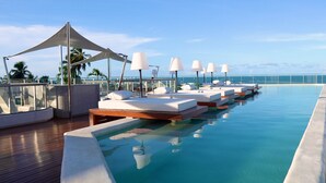 A poolside area with lounge chairs and a canopy. - Setai Yacht S4- By Almare Flats (João Pessoa)
