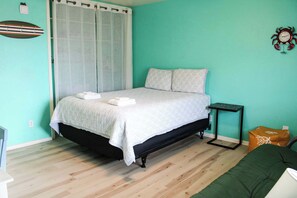 Skrivebord, wi-fi og sengetøy