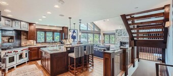 Vail Luxe 4BR with Hot Tub W/Stunning Views! Hosted by Alpine Co-Hosts Vail Valley