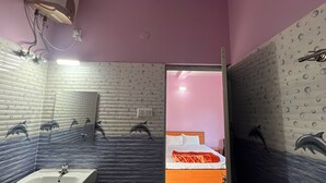 Classic Double or Twin Room | Bathroom - Muktomon Hotel & Resort. (Bolpur)