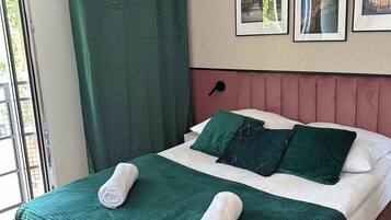 2 bedrooms, desk, iron/ironing board, travel crib