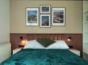 2 Schlafzimmer, Schreibtisch, Bügeleisen/Bügelbrett, Reisekinderbett