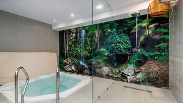 Apartment, 1 Bedroom, Balcony, Beachside | Jetted bathtub