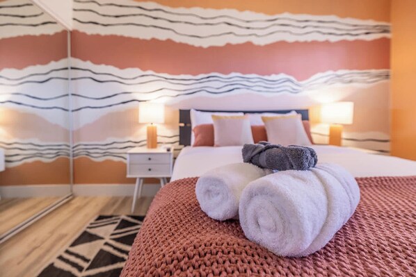 4 bedrooms, desk, iron/ironing board, travel crib