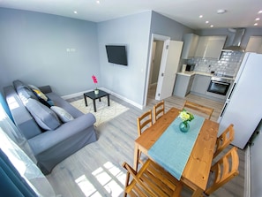 TV - Stylish 1 Bedroom Flat - 5 Guest London- F1 (London)