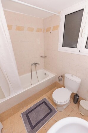 Shower, hair dryer, towels, soap - Residence City Cozy Nest, Apartment (Rodos)