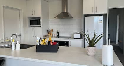 Location ,location sunny house in rolleston