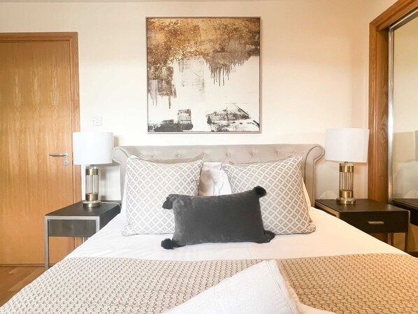 2 bedrooms, desk, iron/ironing board, WiFi