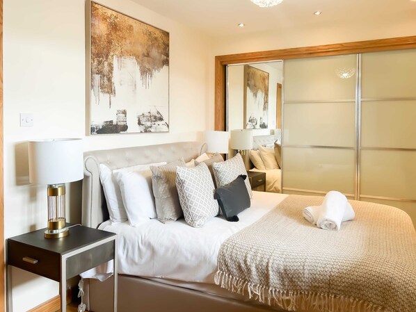 2 bedrooms, desk, iron/ironing board, WiFi - Great George Lane Sum (Glasgow City)