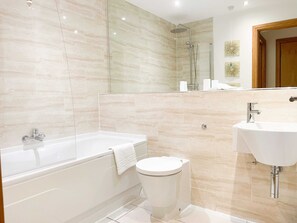 Shower, hair dryer, towels - Great George Lane Sum (Glasgow City)