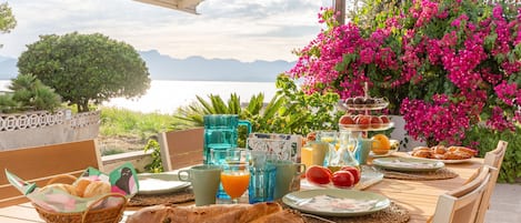 تناول الطعام بالخارج