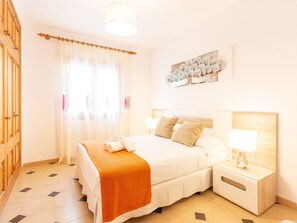 4 Schlafzimmer, Bügeleisen/Bügelbrett, kostenloses WLAN, Bettwäsche