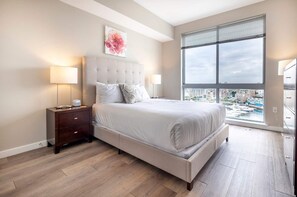 1 bedroom, desk, iron/ironing board, WiFi - Trendy Apt On Harbor With Gym (Stamford)