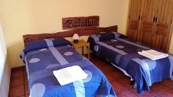 4 bedrooms, iron/ironing board, WiFi, bed sheets