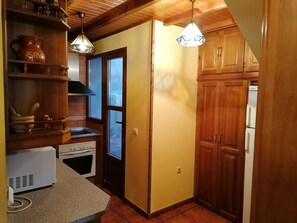 Micro-ondes, four, plaque de cuisson, lave-vaisselle