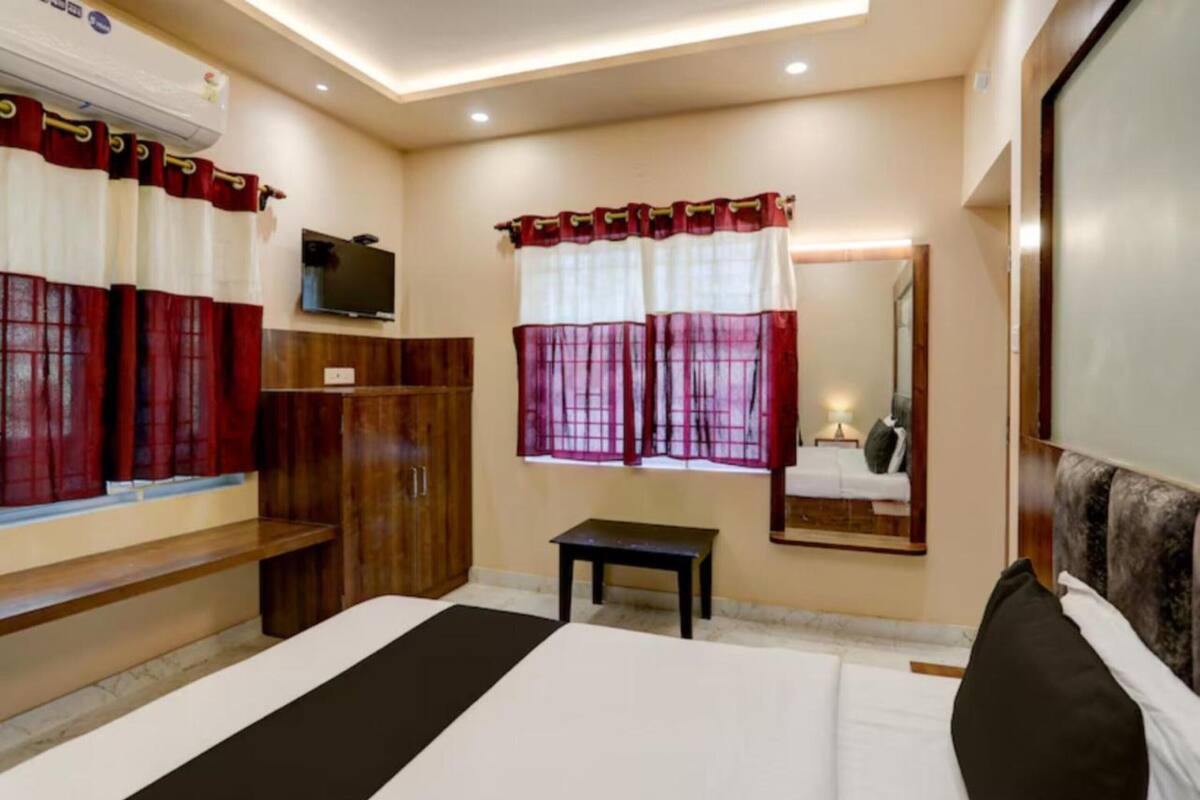 Deluxe Double Room, City View | Soundproofing, WiFi (free), bed sheets
